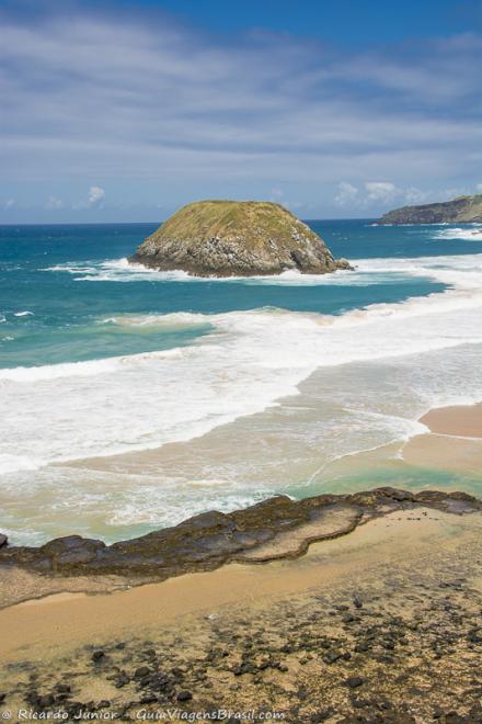 Imagem do alto da  linda Praia da Conceição.